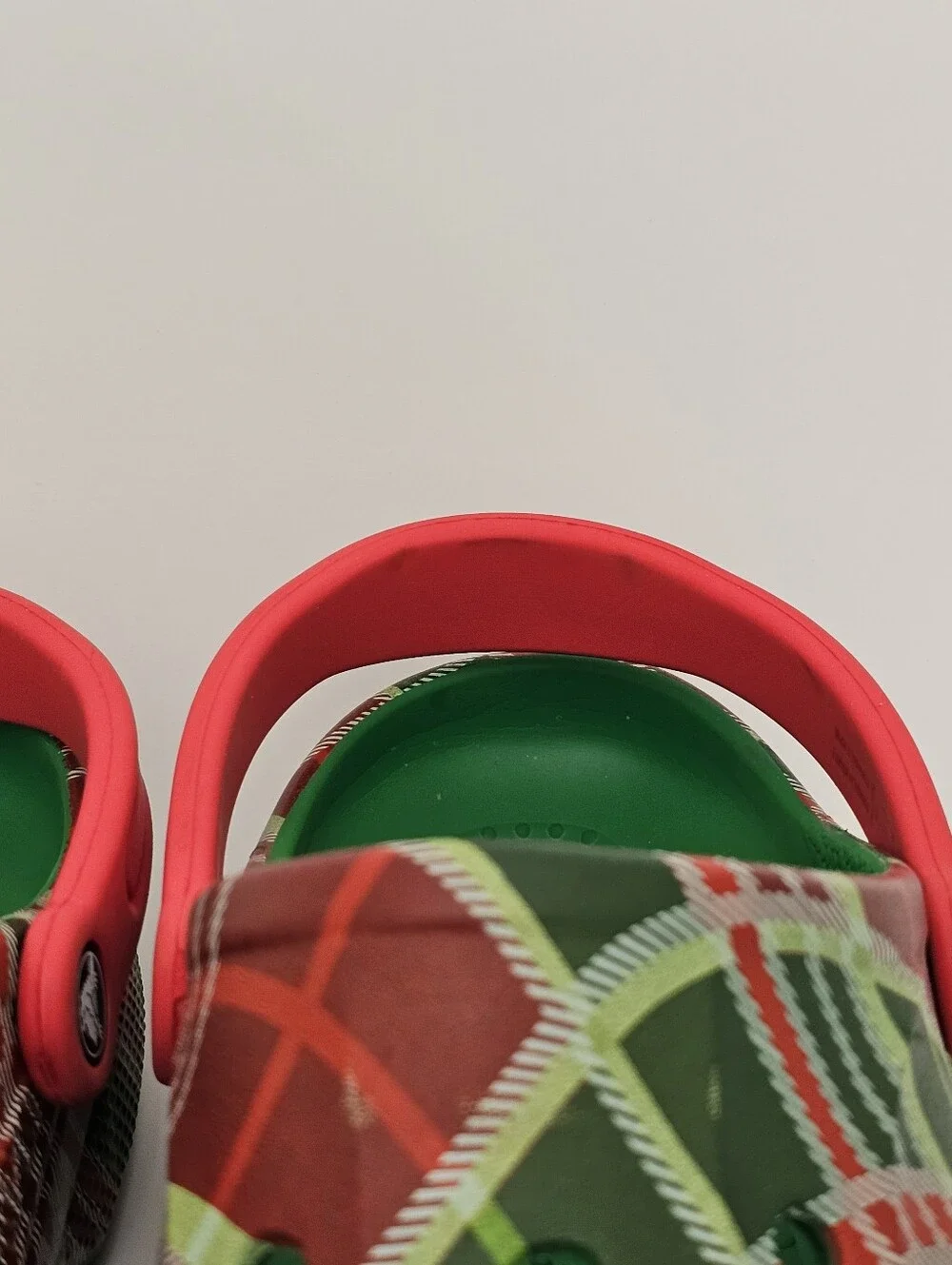 Crocs Baya Holiday Plaid Clog Men's Size 11 Red/Green/White